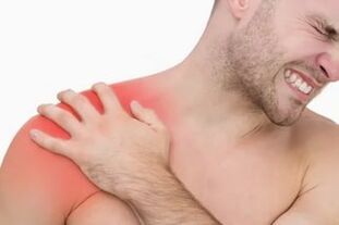 El dolor de hombro es una manifestación de osteocondrosis de la columna cervical.