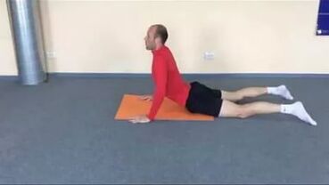 La terapia con ejercicios ayudará a fortalecer los músculos debilitados de la espalda con osteocondrosis.